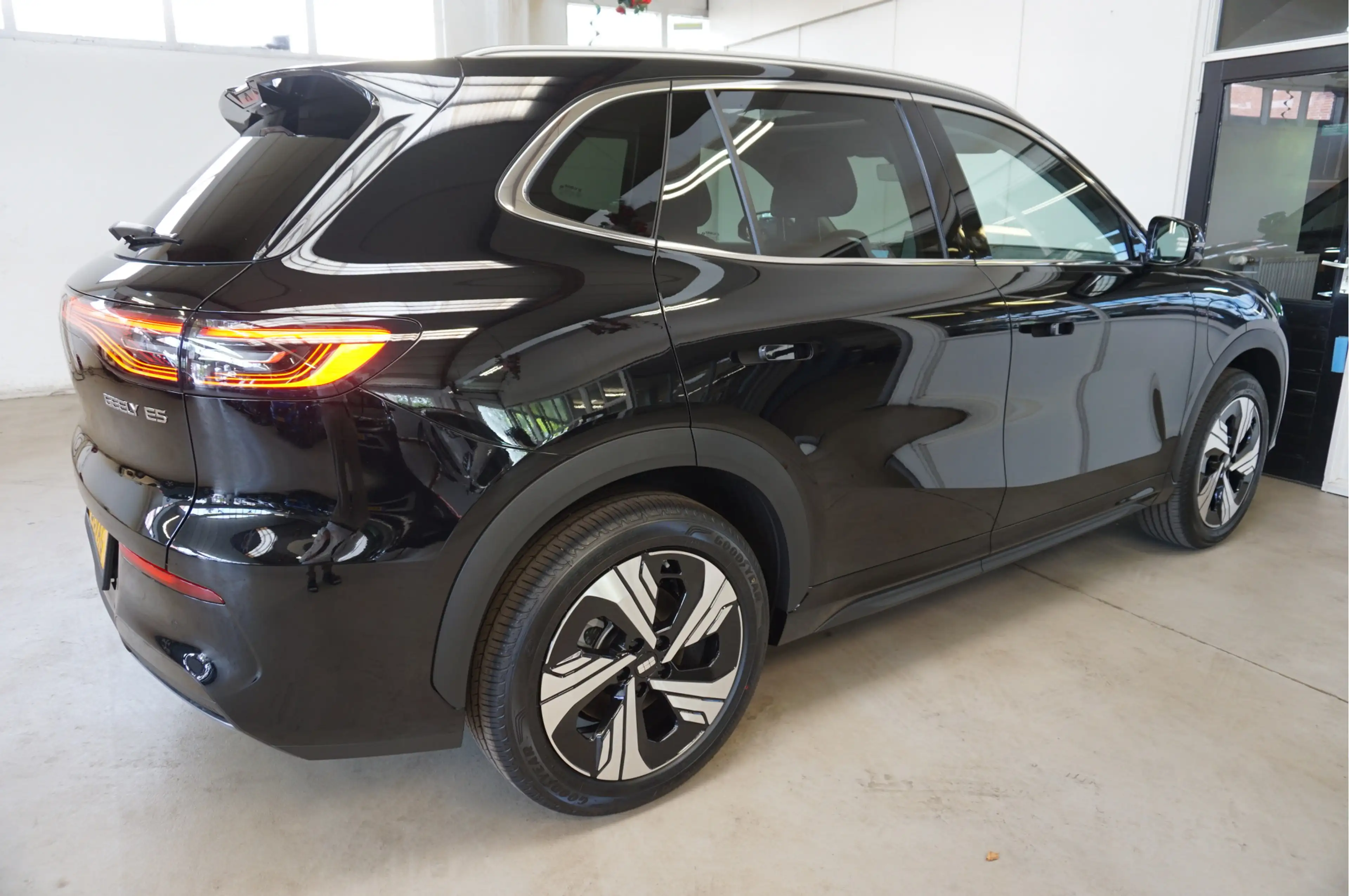 Geely E5 Max+ 68 kWh Bomvol luxe opties. Nieuw Prijs € 43.5 — photo 2