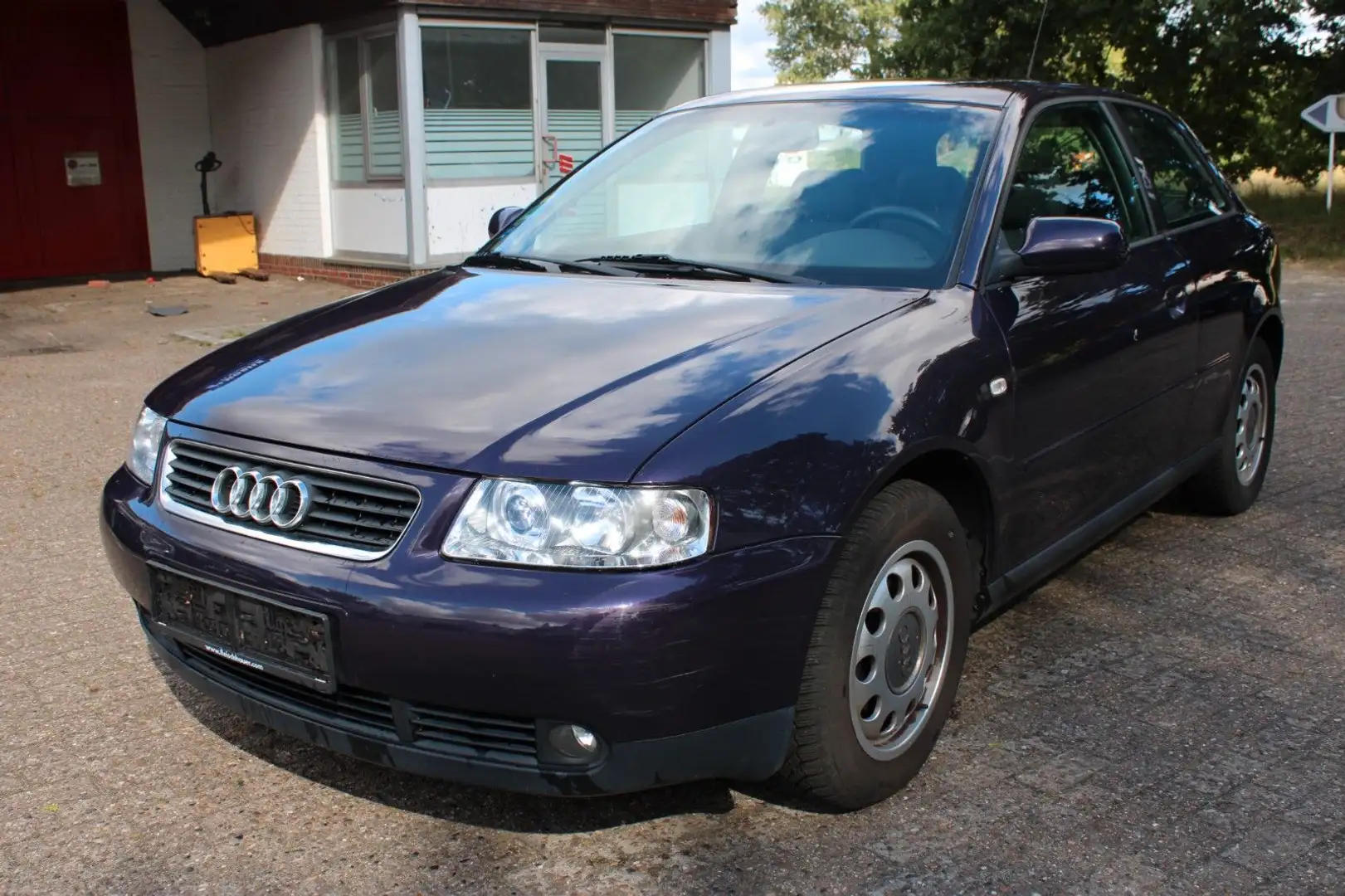 Audi A3 1.6 Ambiente 1.6 FSI 102PS Klimaaut. Mor - 1