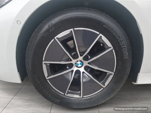 BMW 3 Series view 6