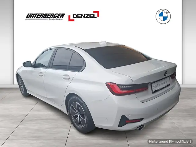 BMW 3 Series view 4