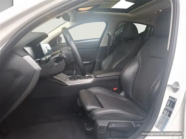 BMW 3 Series view 10