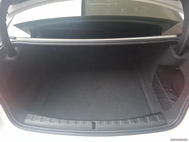 BMW 3 Series view 12
