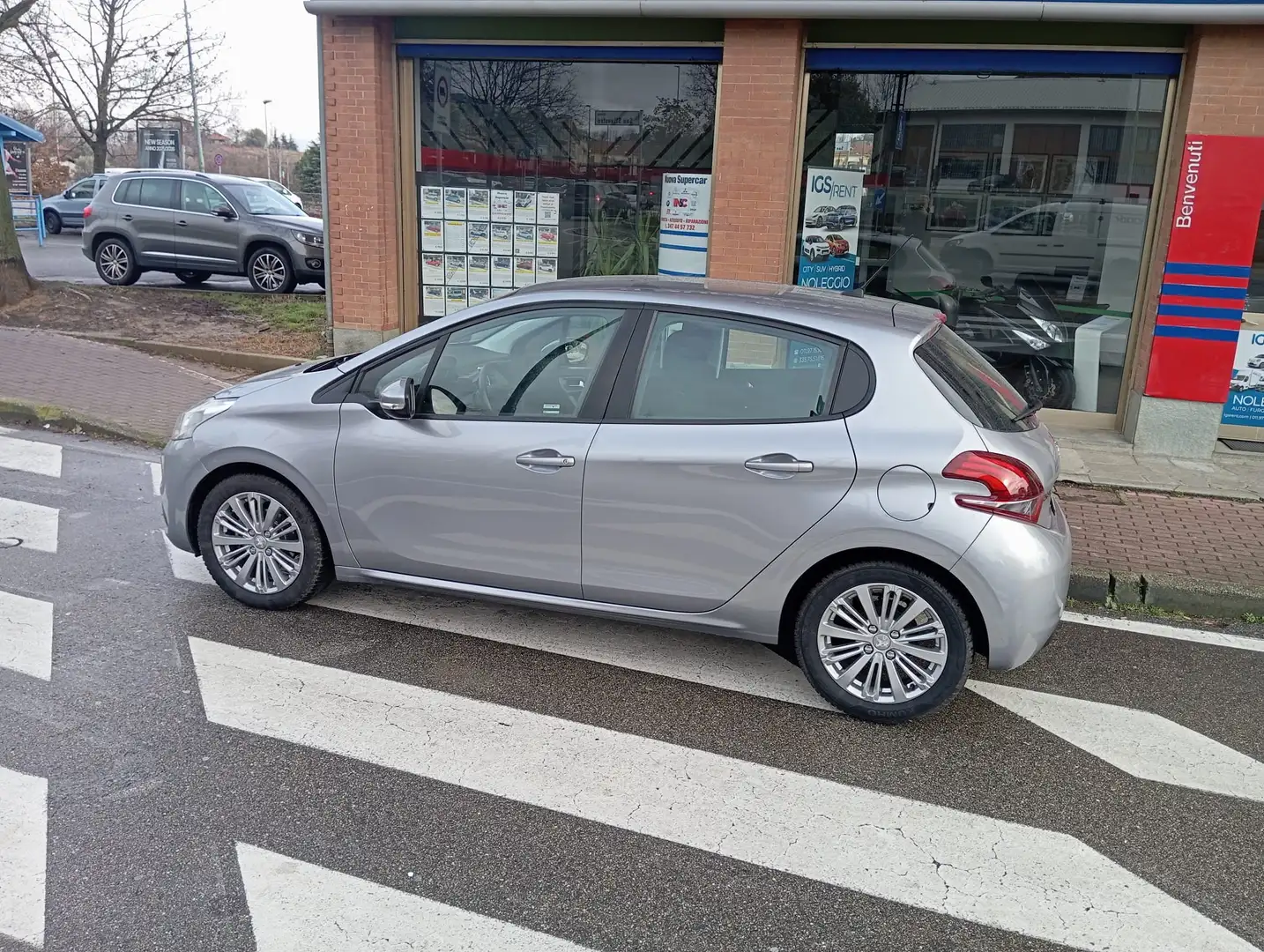 Peugeot 208 208 I  5p 1.2  GPL  Active S Silber - 1