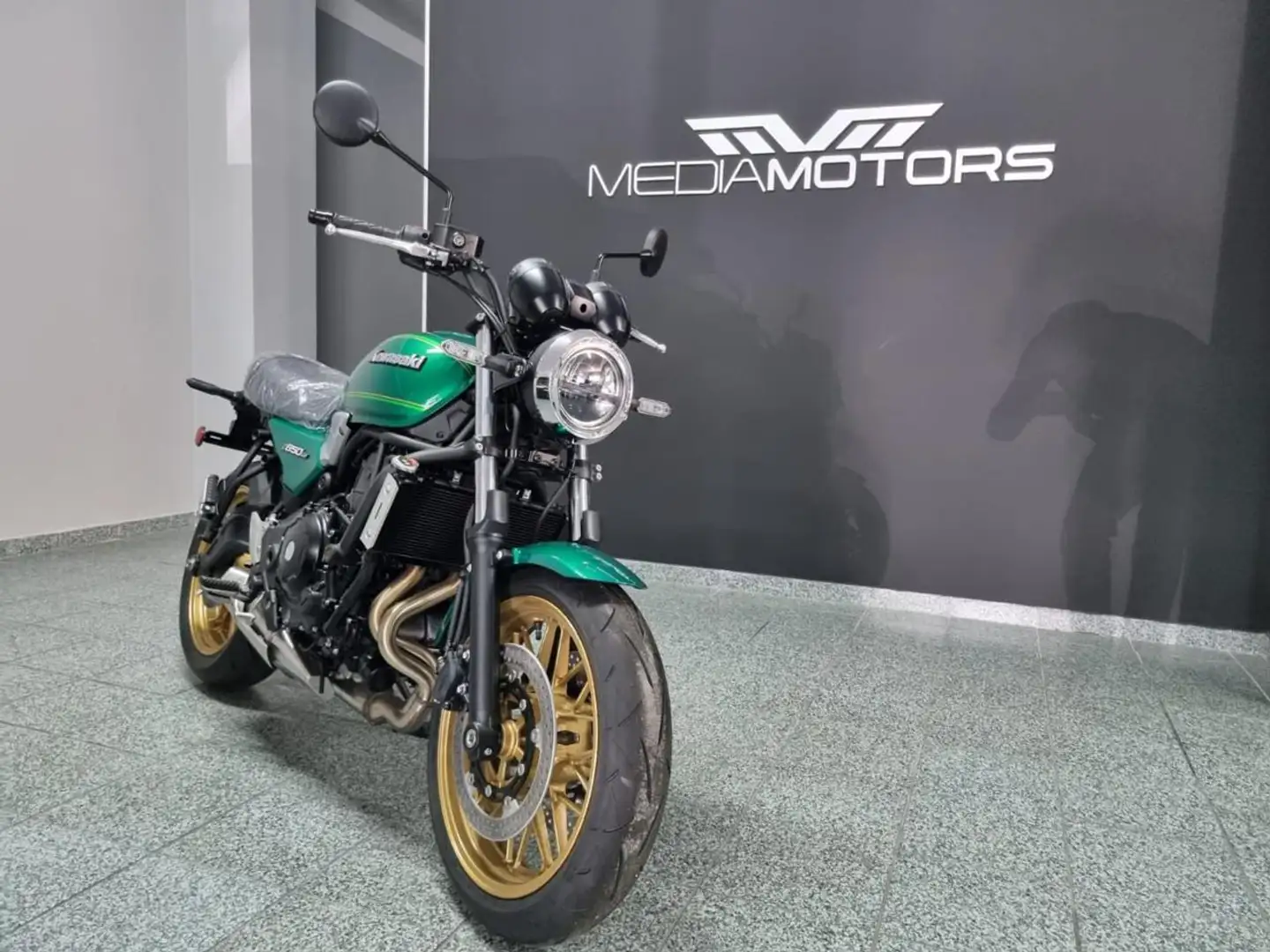 Kawasaki Z 650 SR RS Verde - 1