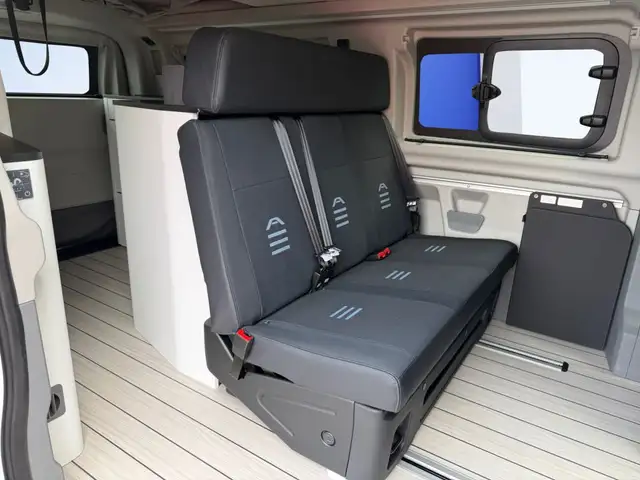 Ford 320 L2 view 9