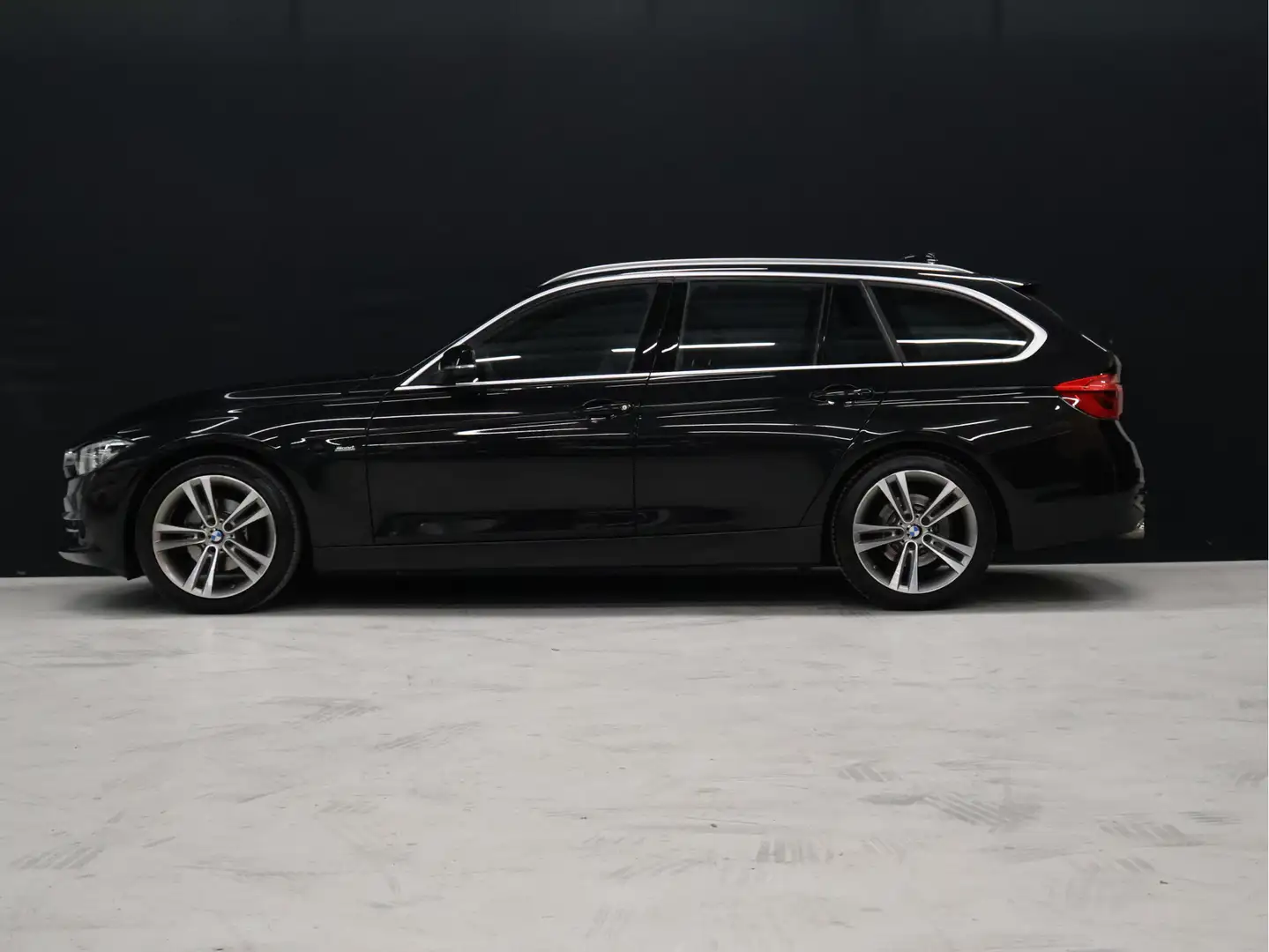 BMW 318 3-serie Touring 318i M-Sport [GROOT NAVIGATIE, APP Zwart - 2