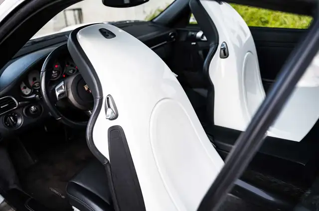 Porsche 911 view 6