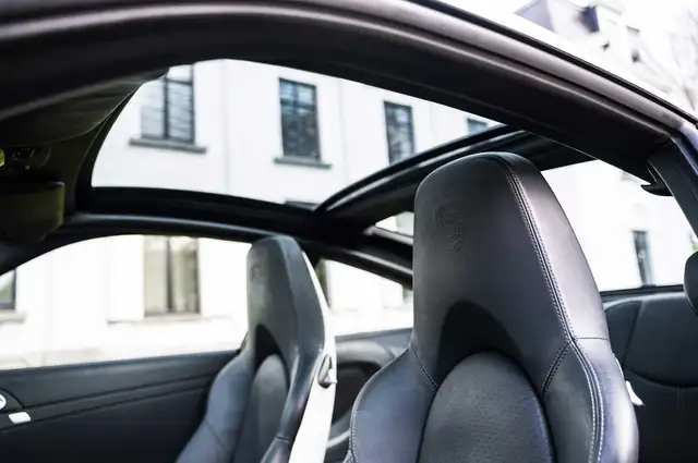 Porsche 911 view 8