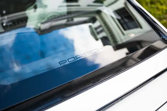 Porsche 911 view 5