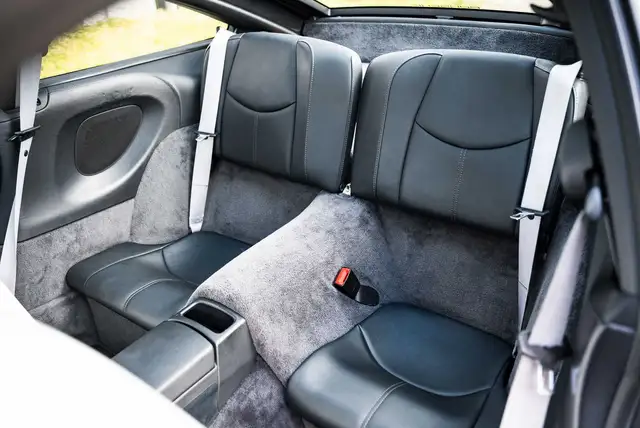 Porsche 911 view 7