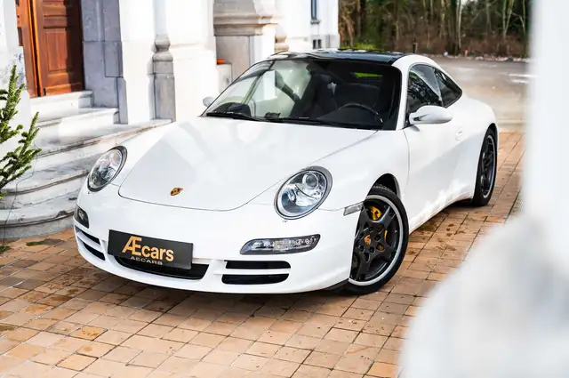 Porsche 911 view 2