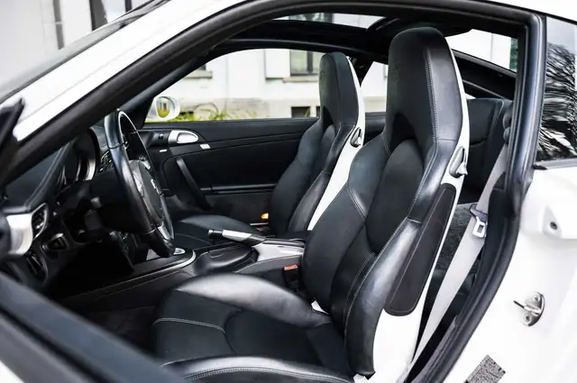 Porsche 911 view 9
