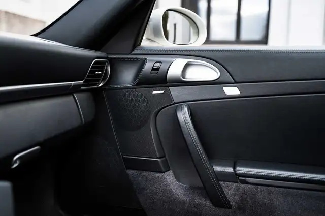 Porsche 911 view 12
