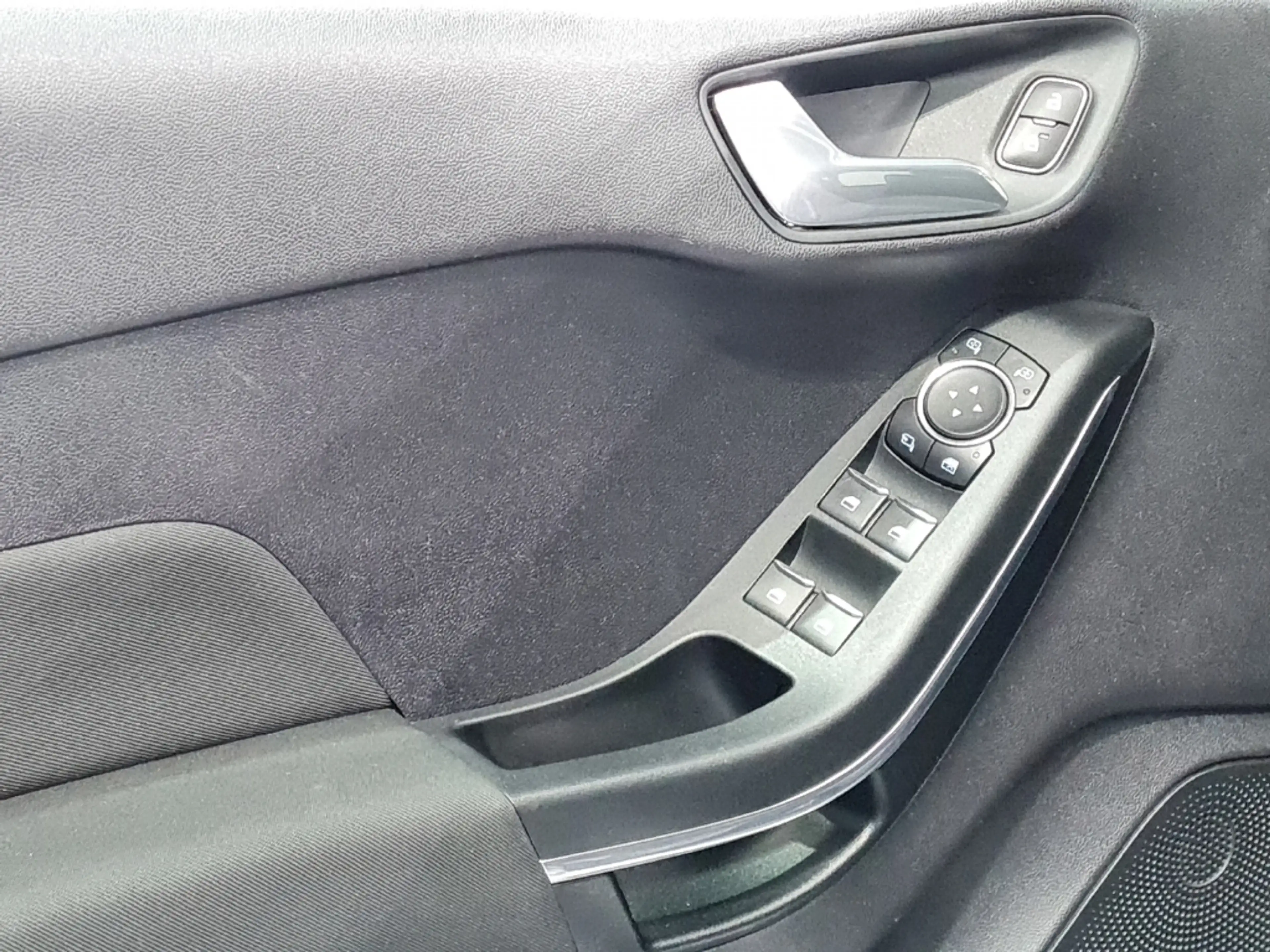 Ford Fiesta 1.0 EcoB Titanium*KLIMAAUTOM.* — photo 10