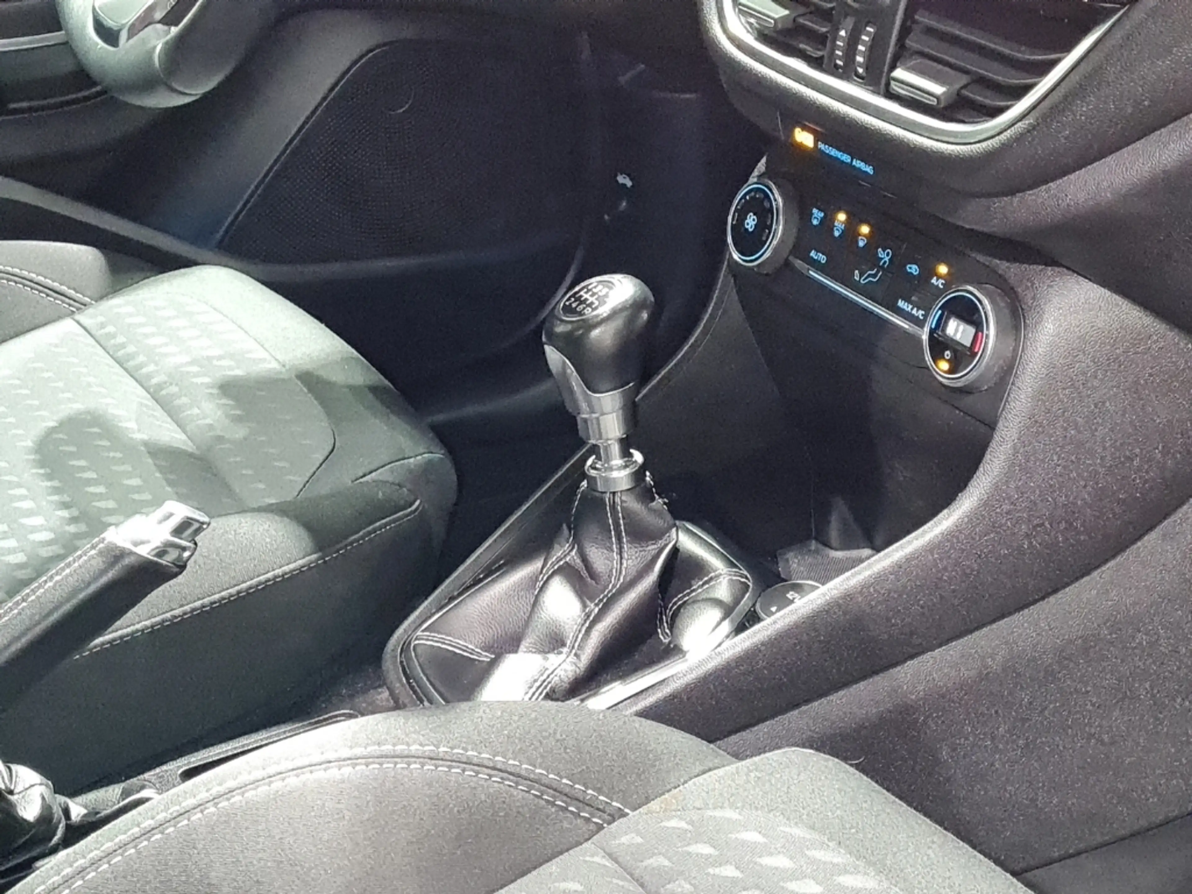 Ford Fiesta 1.0 EcoB Titanium*KLIMAAUTOM.* — photo 7