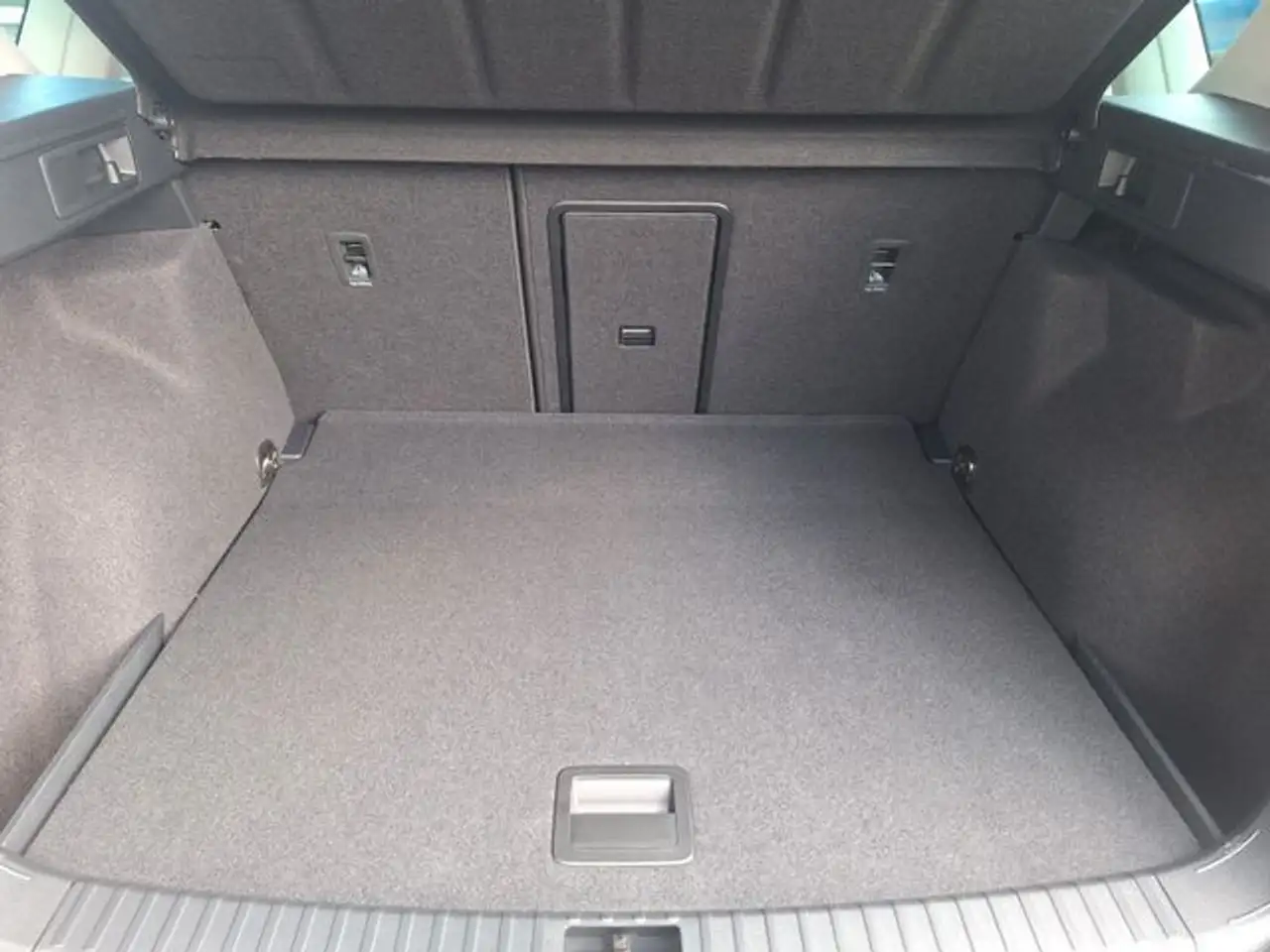 SEAT Ateca Ateca 150 PS Automatik / AHK / el.Heckkl. 9