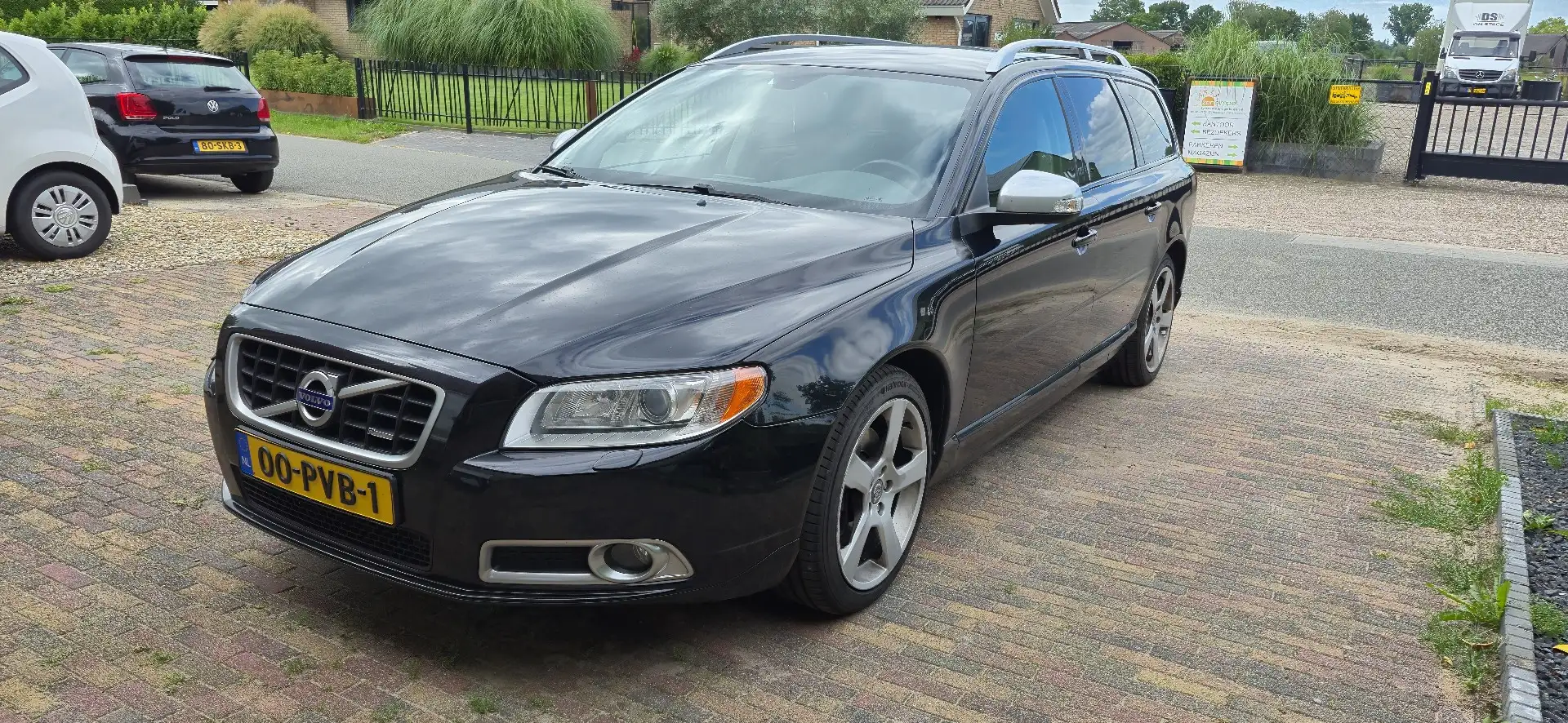 Volvo V70 2.0T R-Edition Černá - 1