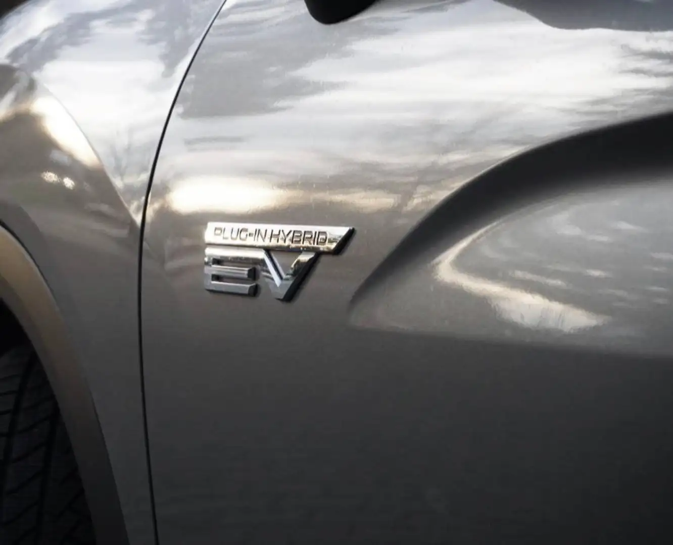 Mitsubishi Eclipse Cross Plug-In Hybrid 4WD Intro Edition Grau - 1