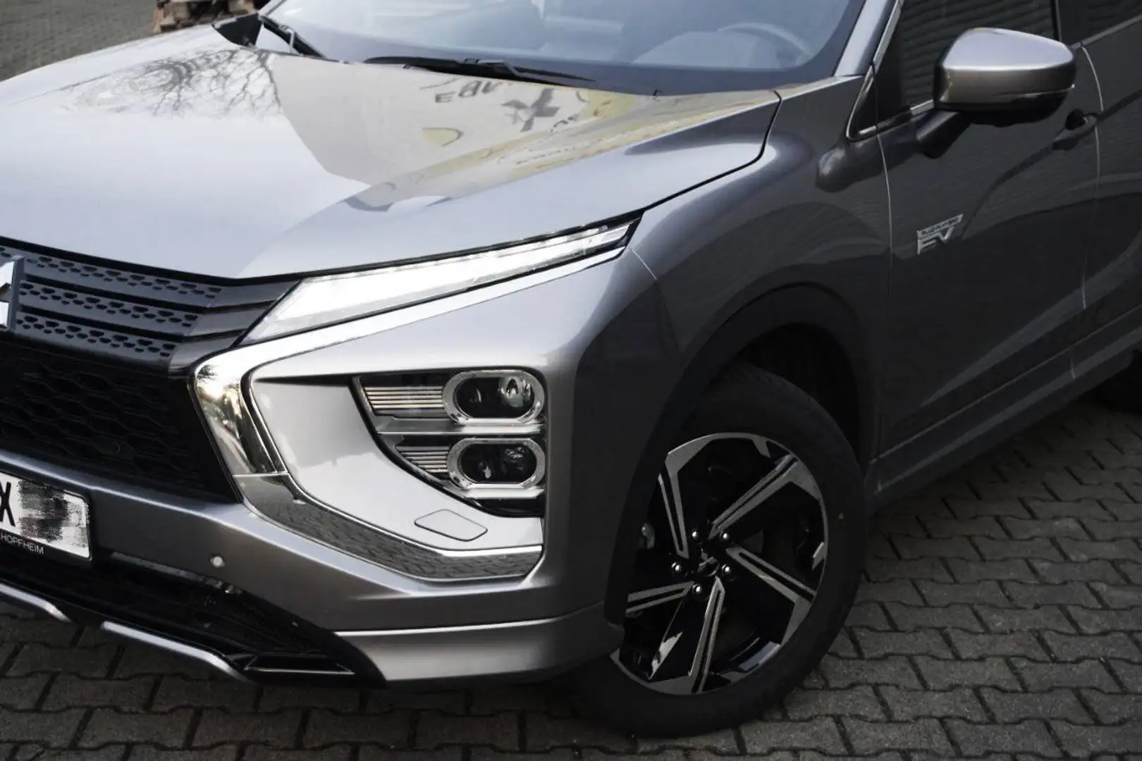 Mitsubishi Eclipse Cross Plug-In Hybrid 4WD Intro Edition Grau - 2