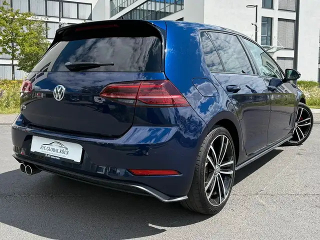 Volkswagen Golf view 4