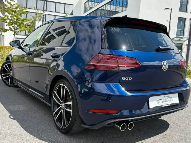 Volkswagen Golf view 3