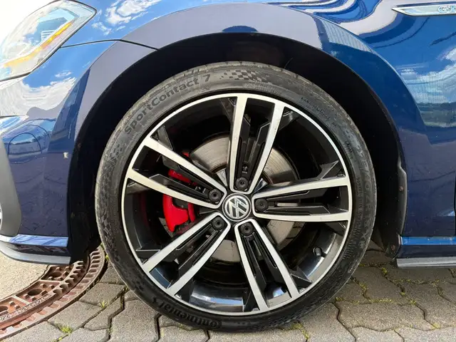 Volkswagen Golf view 9