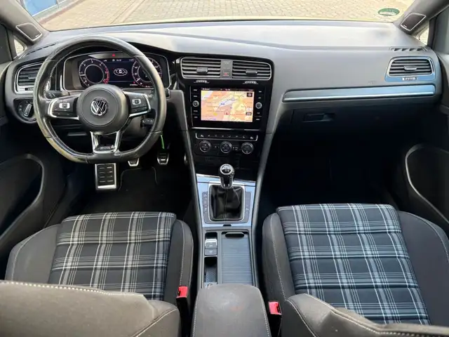 Volkswagen Golf view 11