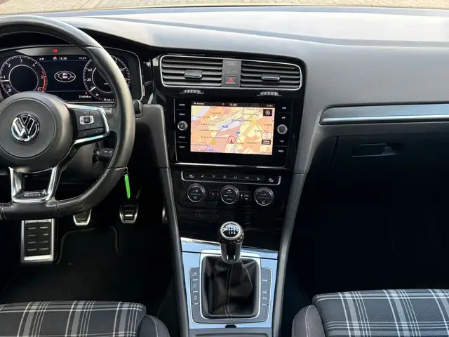 Volkswagen Golf view 14