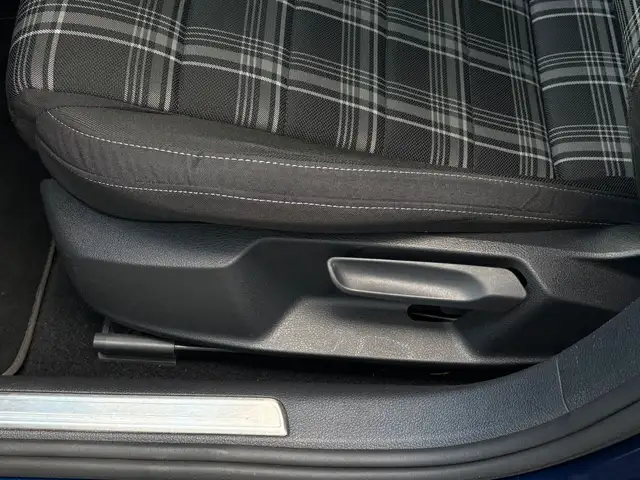 Volkswagen Golf view 13