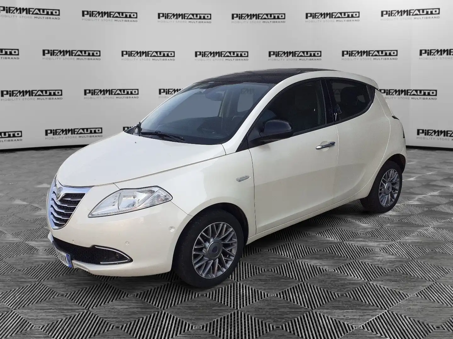 Lancia Ypsilon Ypsilon 0.9 TwinAir 85 CV 5 porte S&S Platinum Blanc - 1