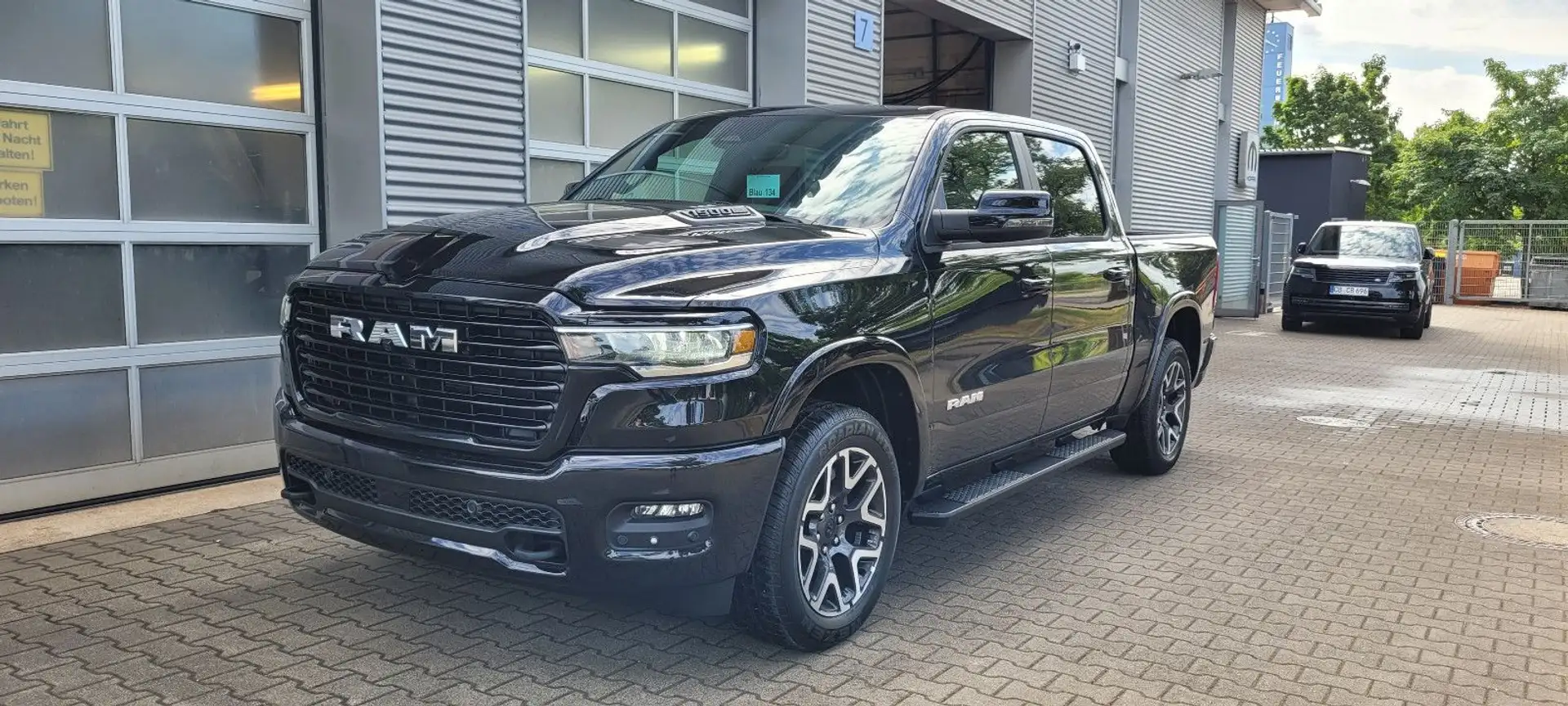 Dodge RAM Laramie Sport 3.0L  Hurricane Crew Cab Zwart - 2