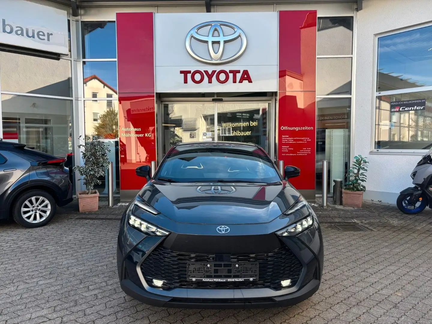 Toyota C-HR Plug-In Hybrid Lounge I Advance + Pano. Pak Grau - 1