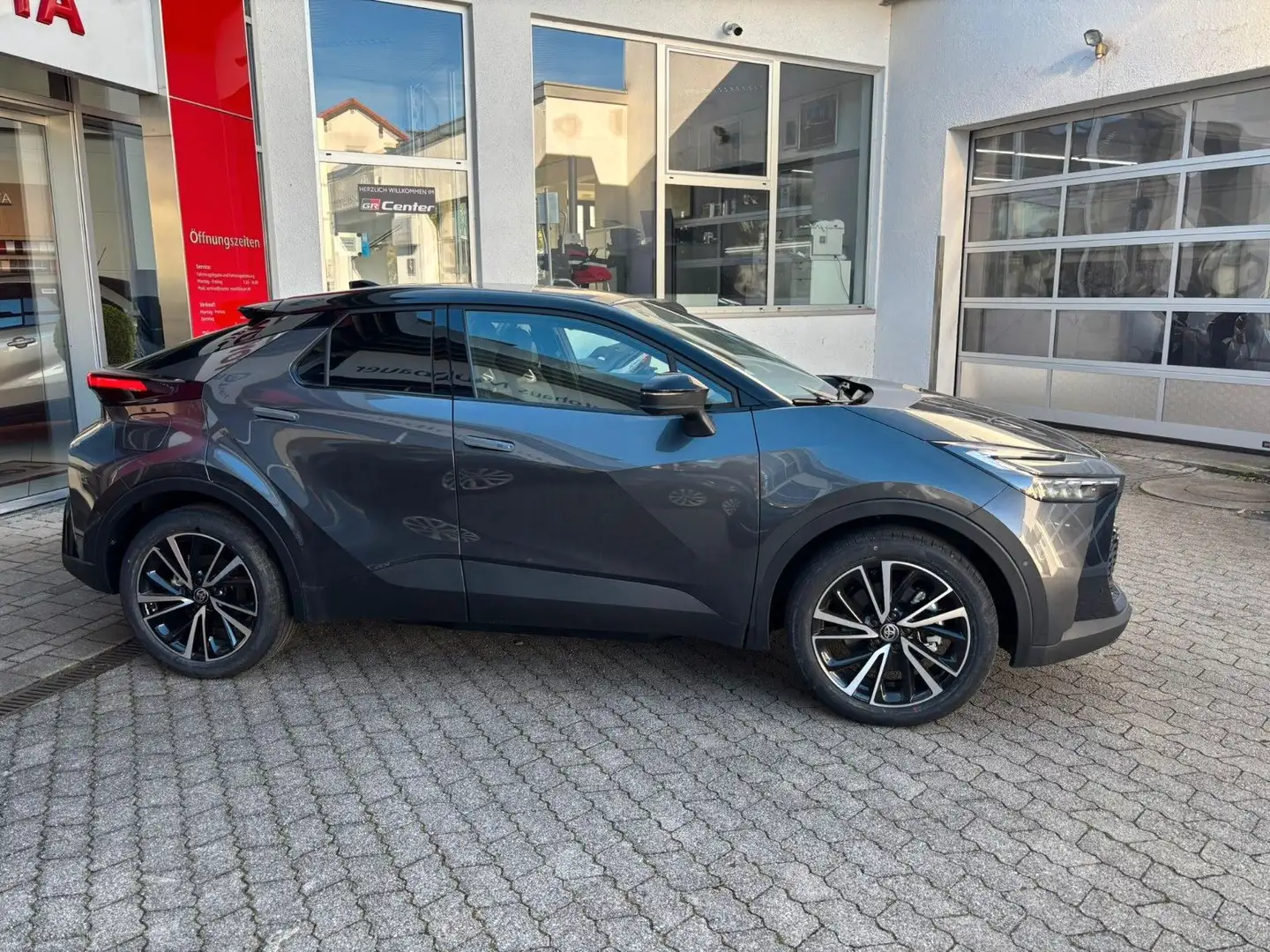 Toyota C-HR Plug-In Hybrid Lounge I Advance + Pano. Pak Grau - 2