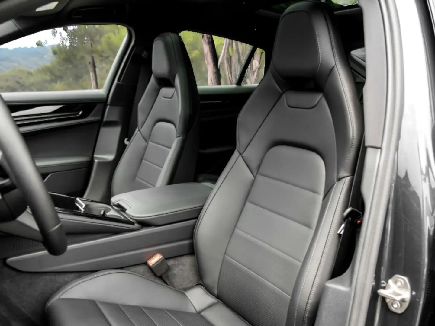 Porsche Panamera 4 E-Hybrid Aut. Negru - 2