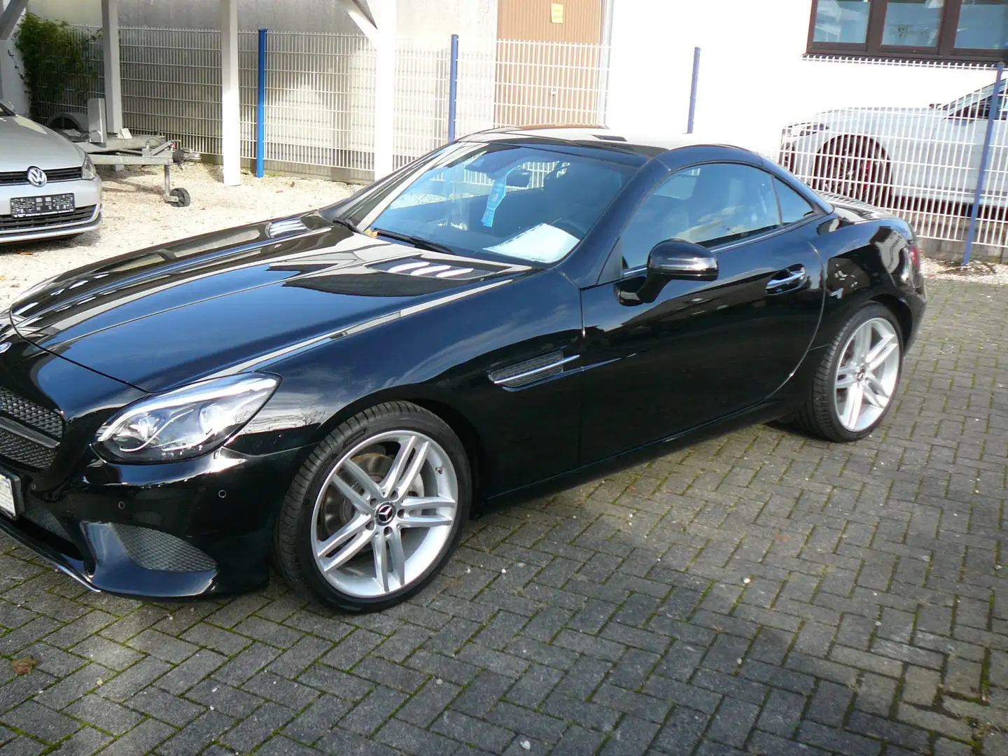 Mercedes-Benz SLC 180 Sehr Gepflegt,Scheckheft,Automatik,Navigatio,usw.! Fekete - 2