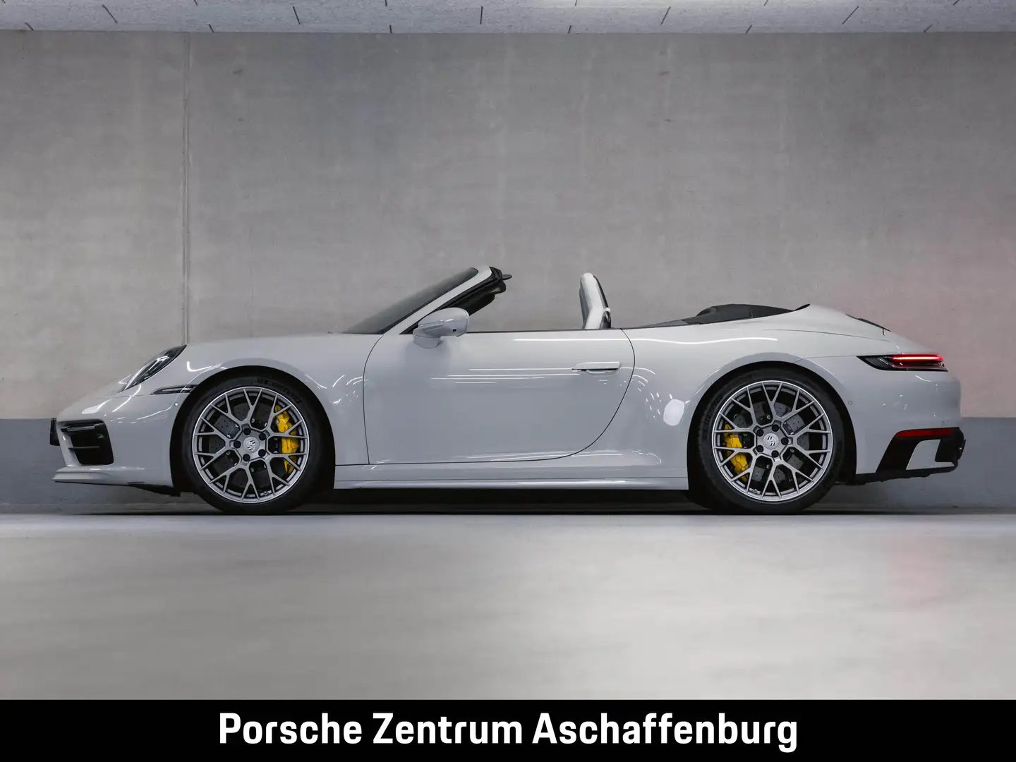 Porsche 992 911 Carrera 4S Sport Design Paket Burmester Šedá - 2
