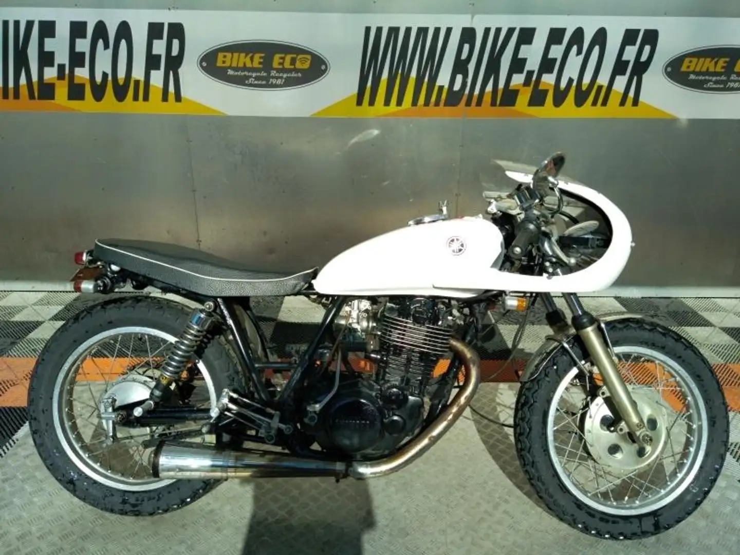 Yamaha SR 400 Bílá - 1