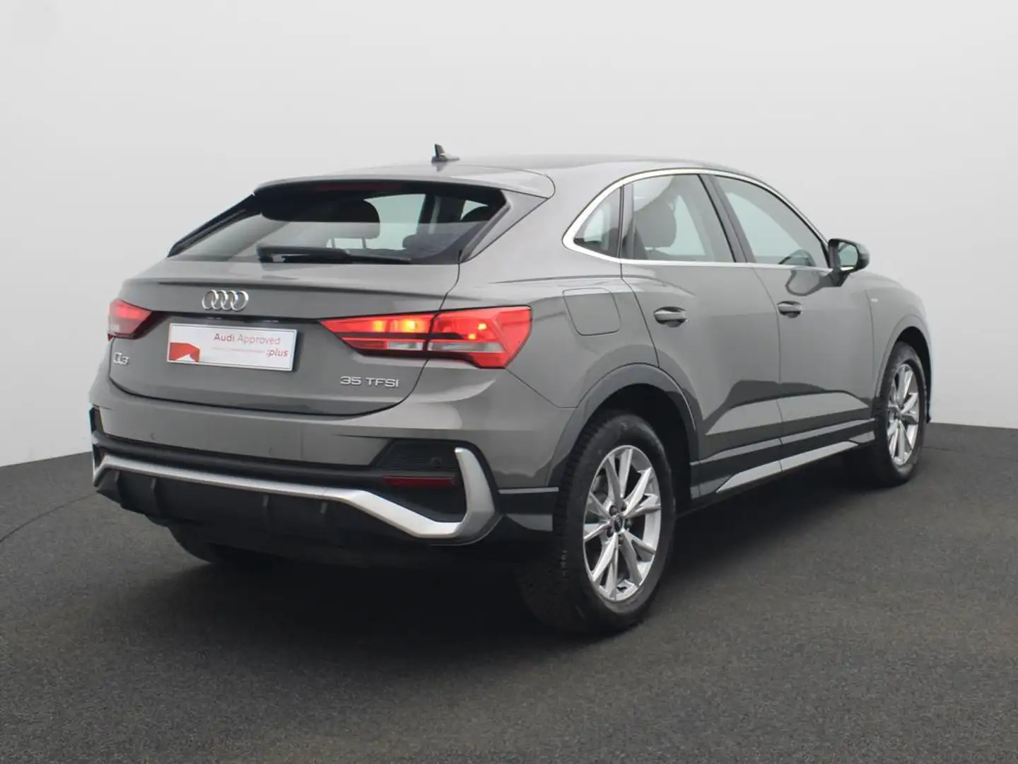Audi Q3 Sportback Sportback 35 TFSI Business Edition S line S tronic Grijs - 2