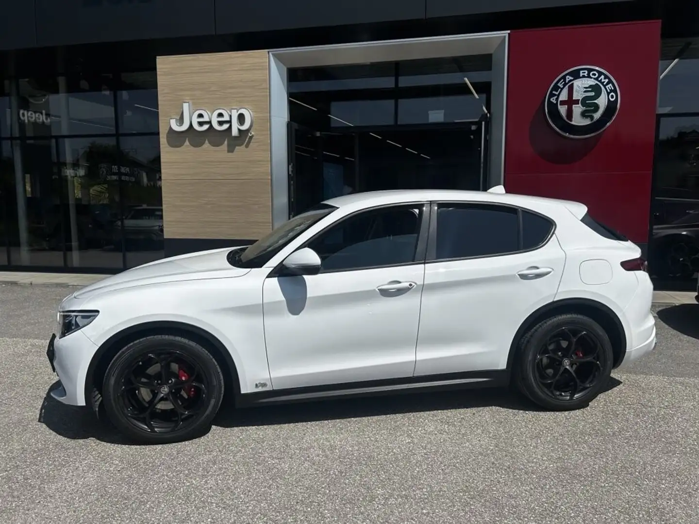 Alfa Romeo Stelvio Super 2,2 ATX RWD Weiß - 2