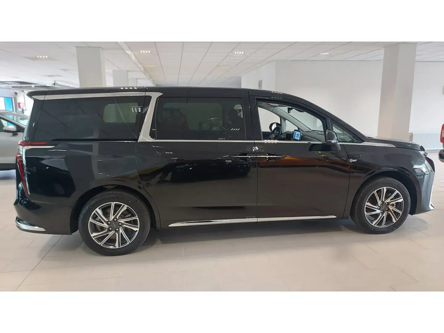 Maxus Mifa 9 Elektrische luxe MPV - 90 Kwh - WLTP 440km Negru - 2