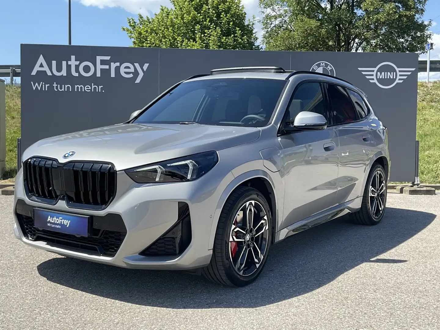 BMW X1 xDrive25e 14,2kWh Silber - 1