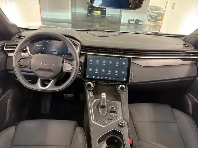 Lynk & Co 01 view 3