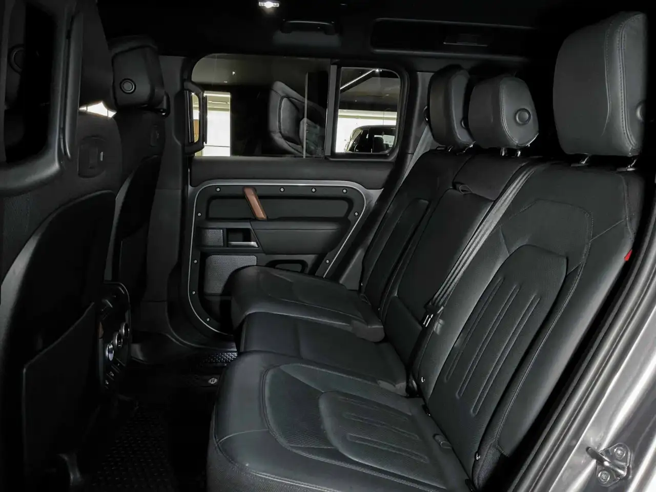 Land Rover Defender снимка Land Rover Defender