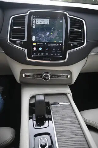 Volvo XC90 view 21
