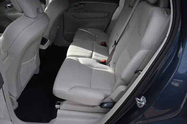 Volvo XC90 view 13