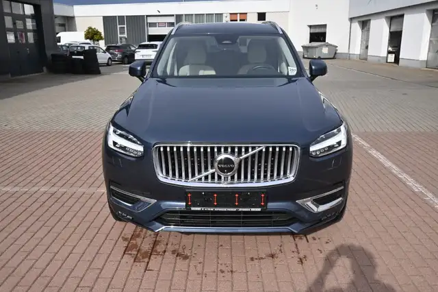 Volvo XC90 view 4