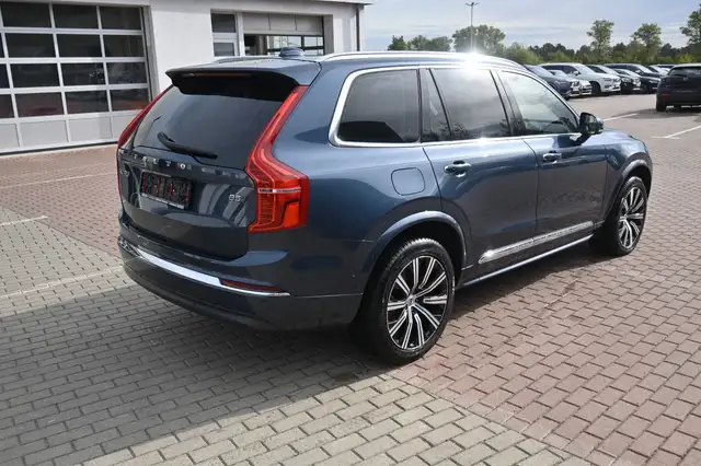 Volvo XC90 view 7