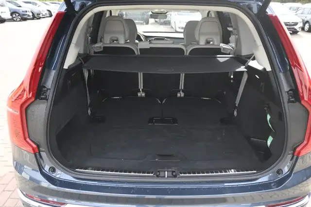 Volvo XC90 view 9