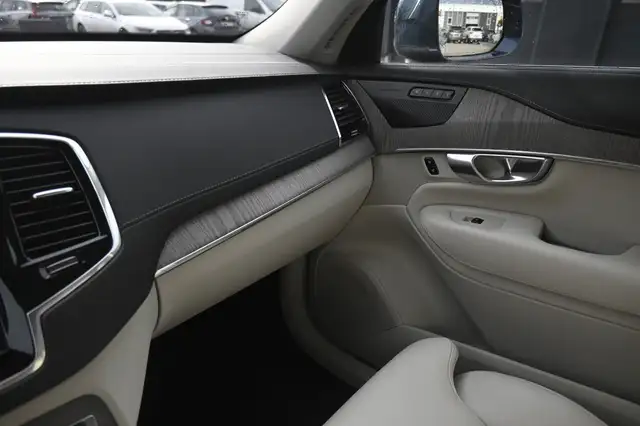 Volvo XC90 view 24