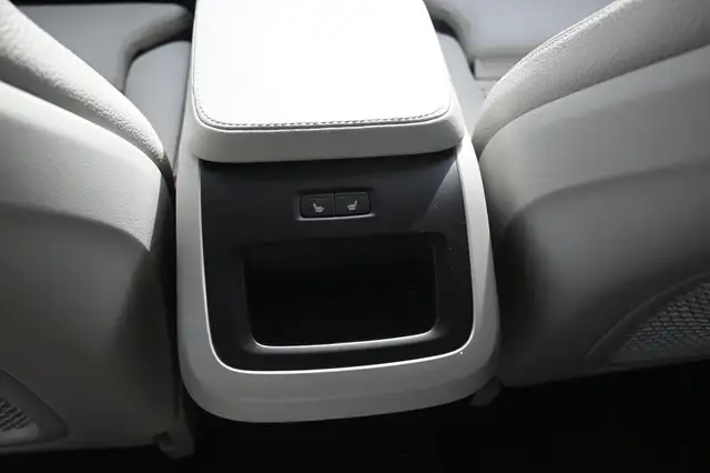 Volvo XC90 view 15